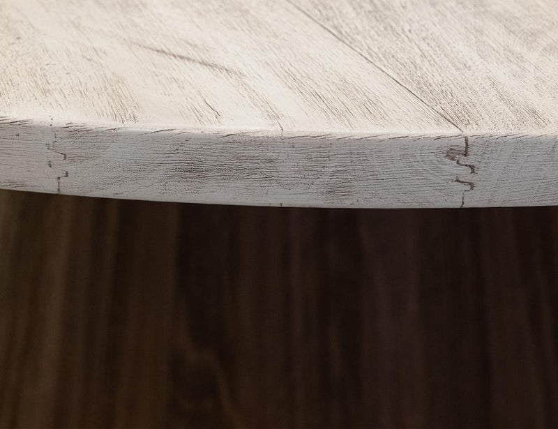 Top edge and base detail
