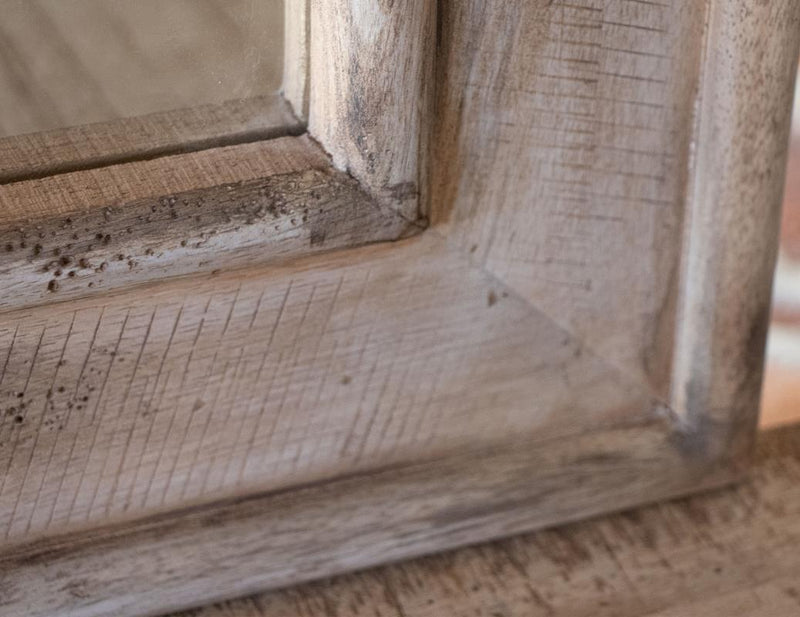 Aruba Mirror frame detail