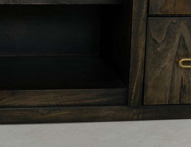 Shelf detail