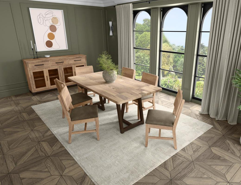 Natural Parota dining scene