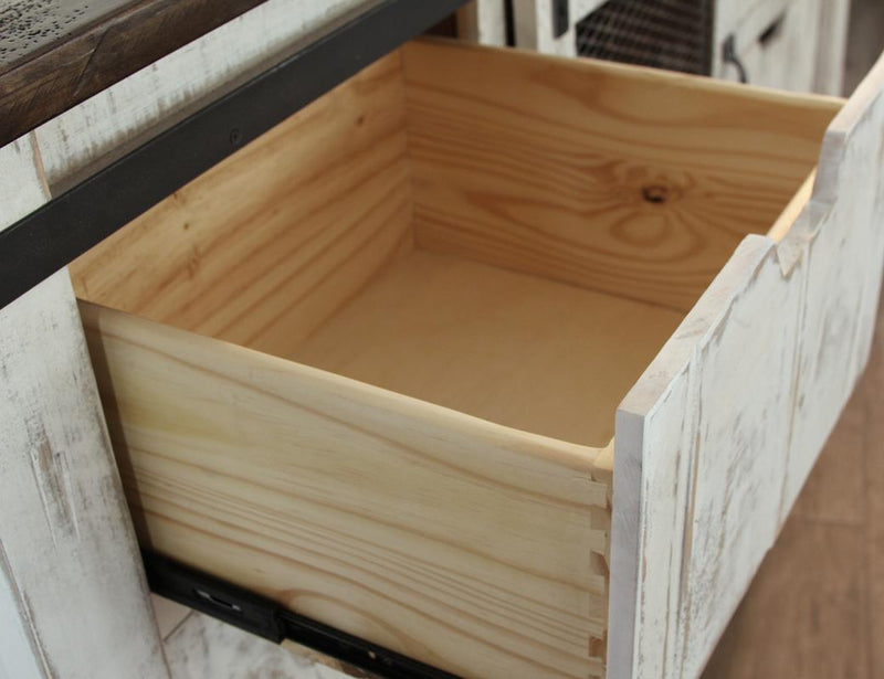 Pueblo White construction detail
