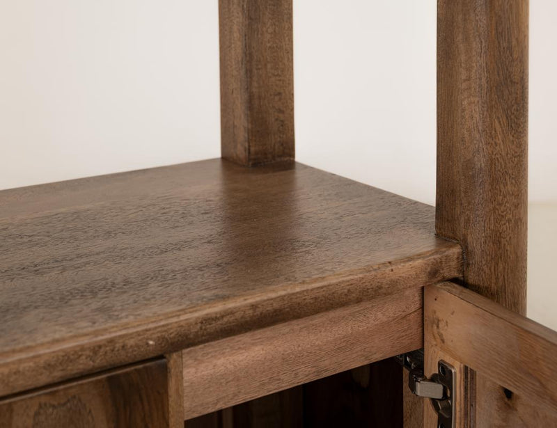 Shelf detail