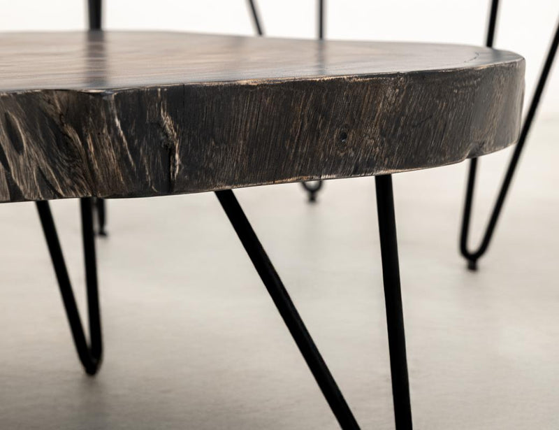 Edge and leg detail