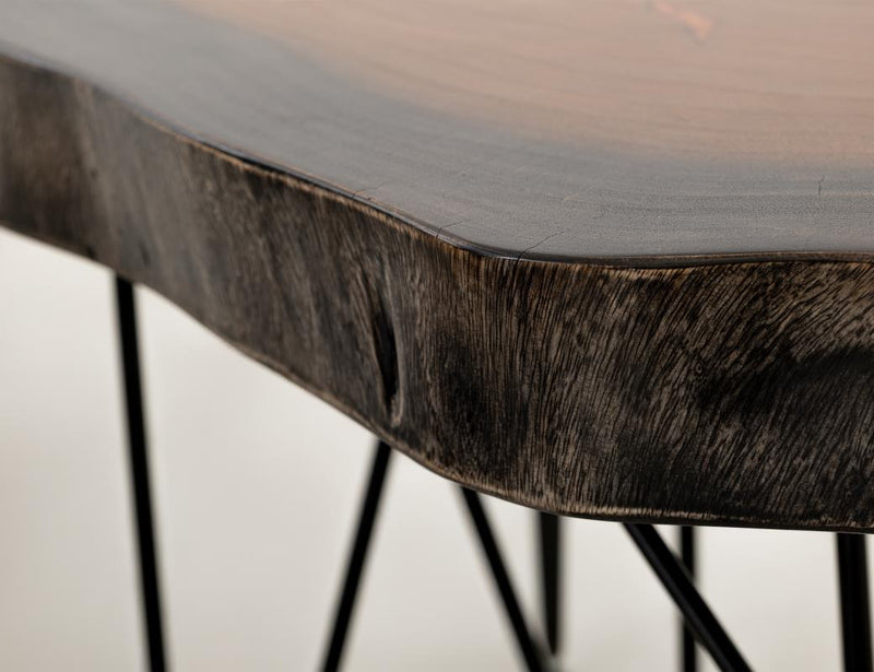 Edge and leg detail