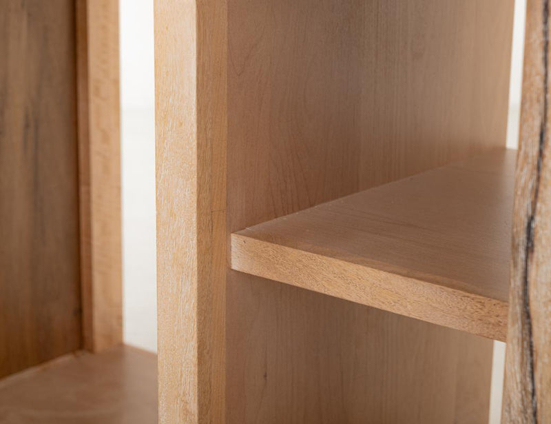Shelf detail