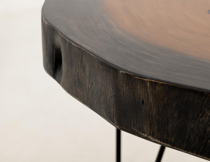 Live edge detail