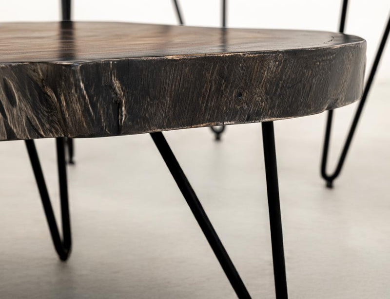 Edge and leg detail