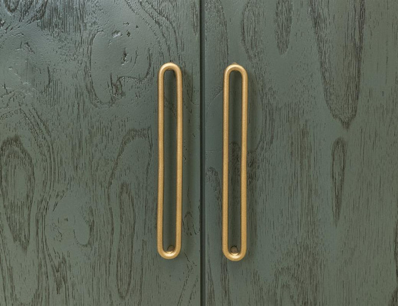 Gold pull detail