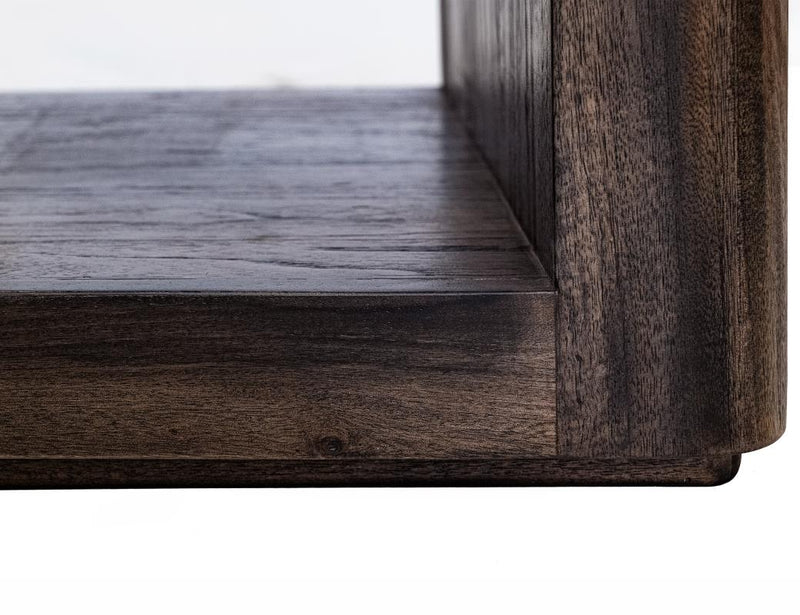 Shelf corner detail