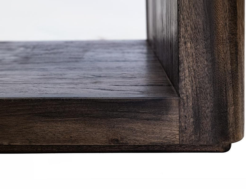 Shelf corner detail