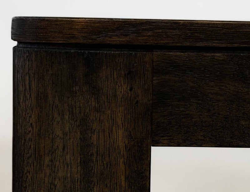 Top corner detail